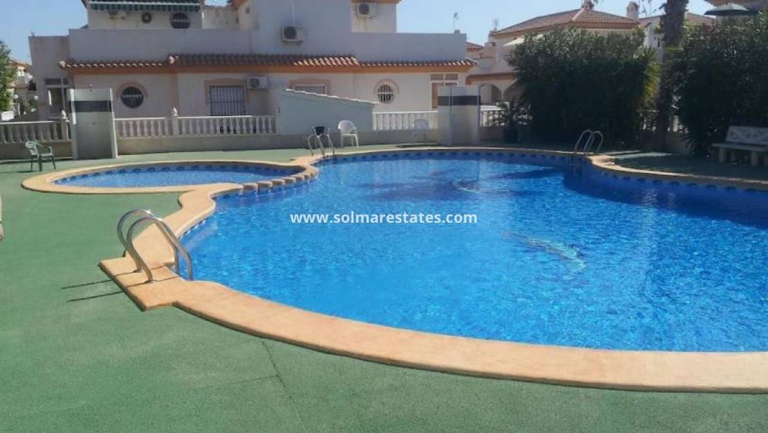 Casa de 5 habitaciones en Playa Flamenca en venta con piscina - 278.000 € (Ref: 9462673)
