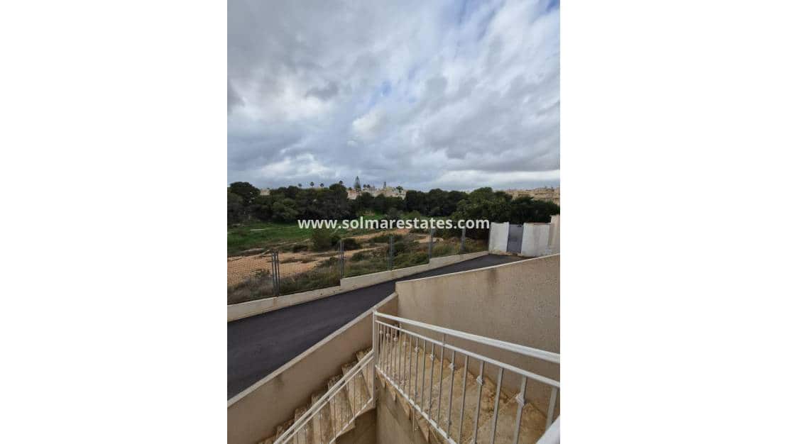 Casa de 5 habitaciones en Playa Flamenca en venta con piscina - 278.000 € (Ref: 9462673)