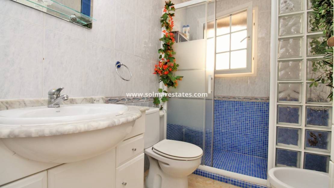 Apartamento de 2 habitaciones en Playa Flamenca en venta con piscina - 199.000 € (Ref: 9462793)