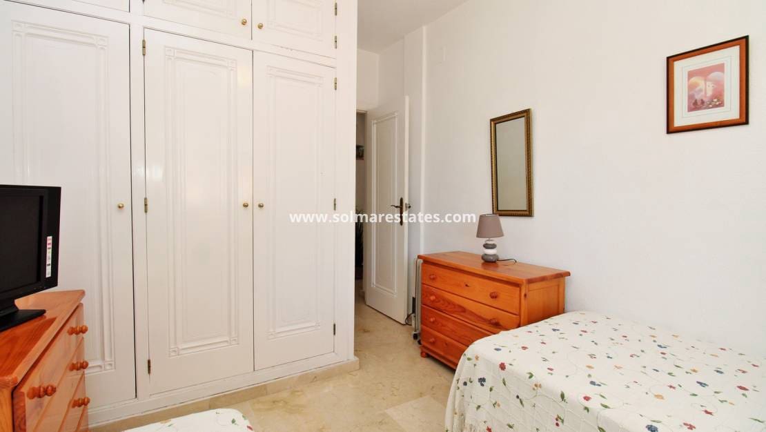 Apartamento de 2 habitaciones en Playa Flamenca en venta con piscina - 199.000 € (Ref: 9462793)