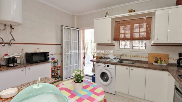 Apartamento de 2 habitaciones en Playa Flamenca, Orihuela en venta con piscina - 199.000 € (Ref: 9462793)