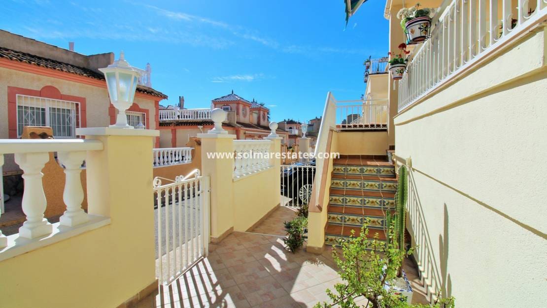 Apartamento de 2 habitaciones en Playa Flamenca en venta con piscina - 199.000 € (Ref: 9462793)