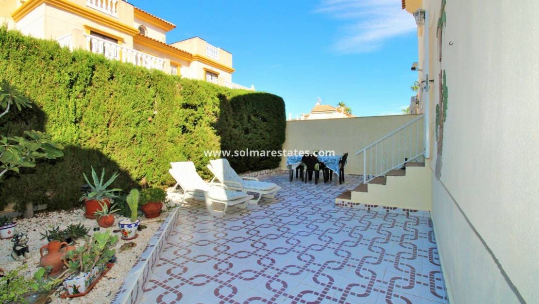 Apartamento de 2 habitaciones en Playa Flamenca en venta con piscina - 199.000 € (Ref: 9462793)