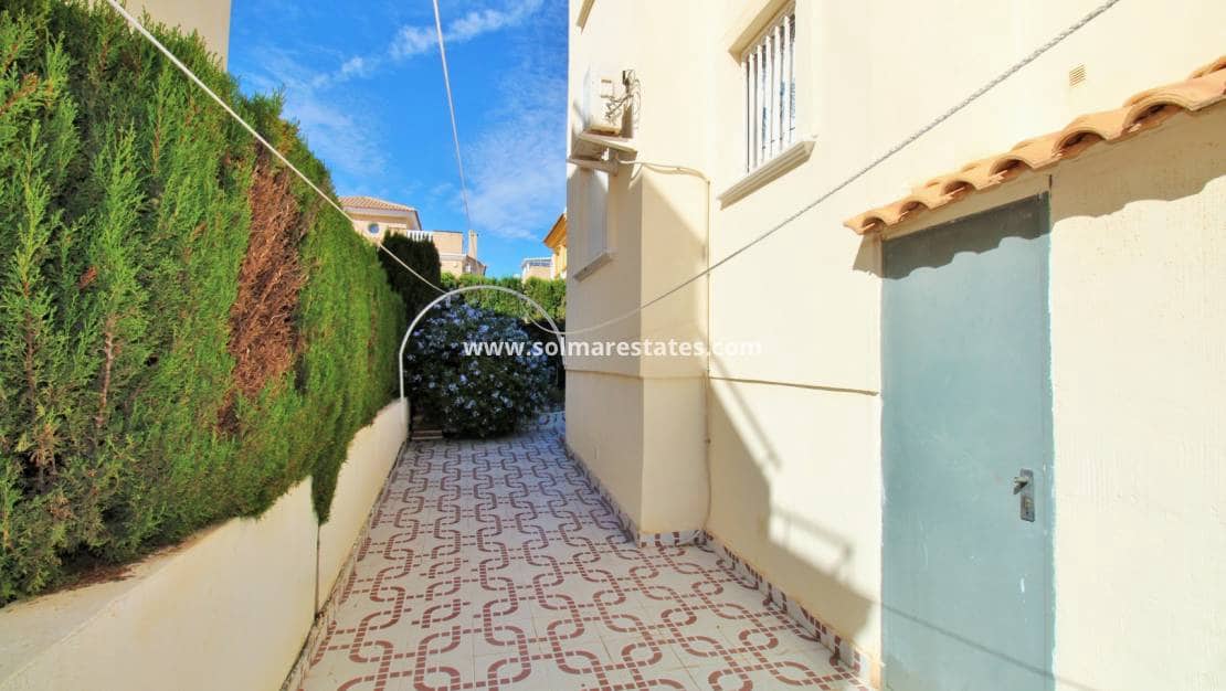 Apartamento de 2 habitaciones en Playa Flamenca en venta con piscina - 199.000 € (Ref: 9462793)