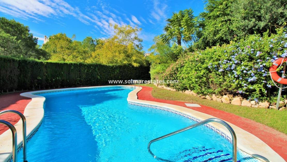 Apartamento de 2 habitaciones en Playa Flamenca en venta con piscina - 199.000 € (Ref: 9462793)