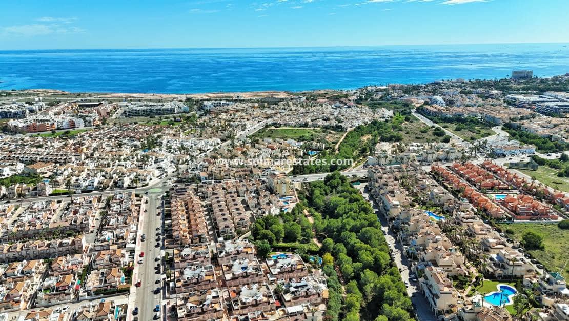 Apartamento de 2 habitaciones en Playa Flamenca en venta con piscina - 199.000 € (Ref: 9462793)