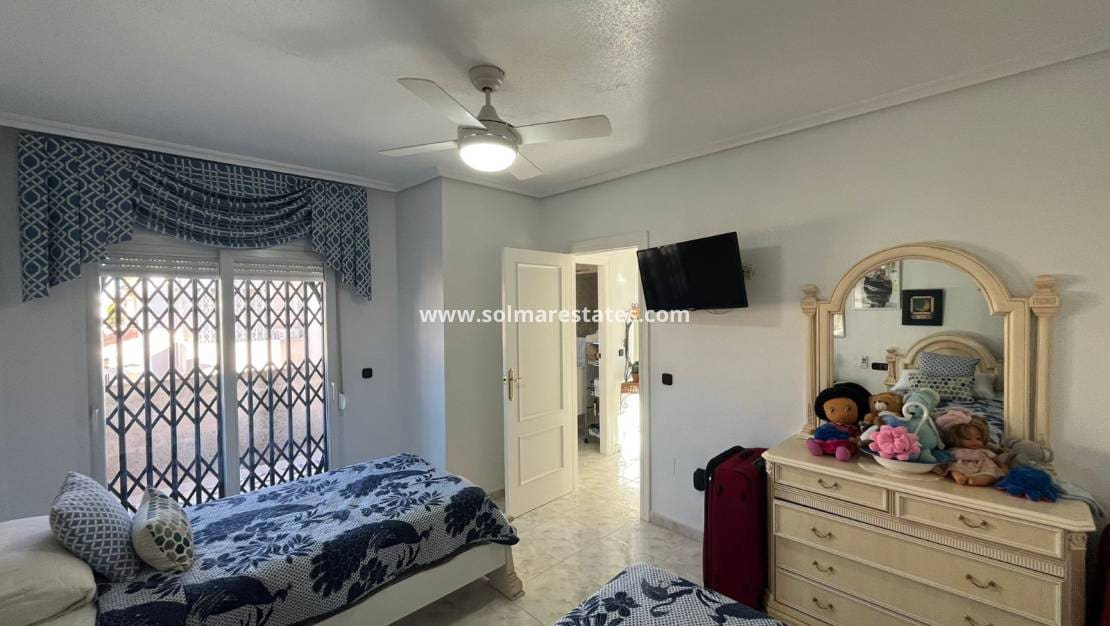 3 bedroom Villa for sale in Playa Flamenca with pool - € 389,000 (Ref: 9462794)