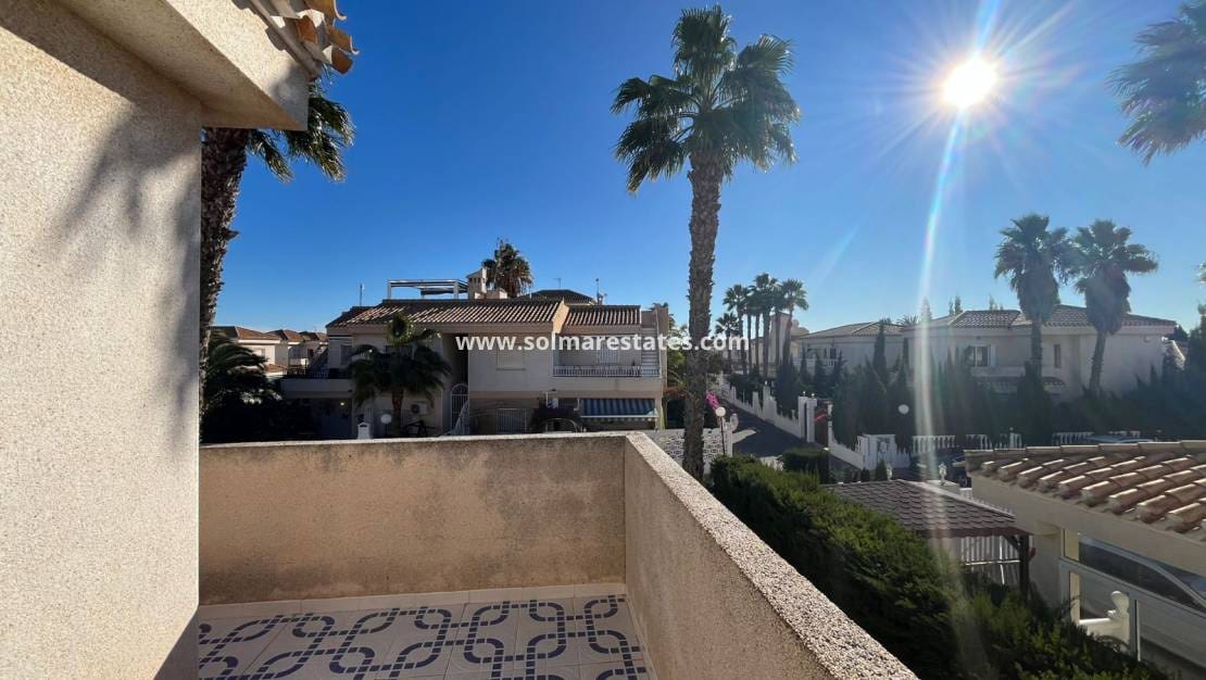 3 bedroom Villa for sale in Playa Flamenca with pool - € 389,000 (Ref: 9462794)