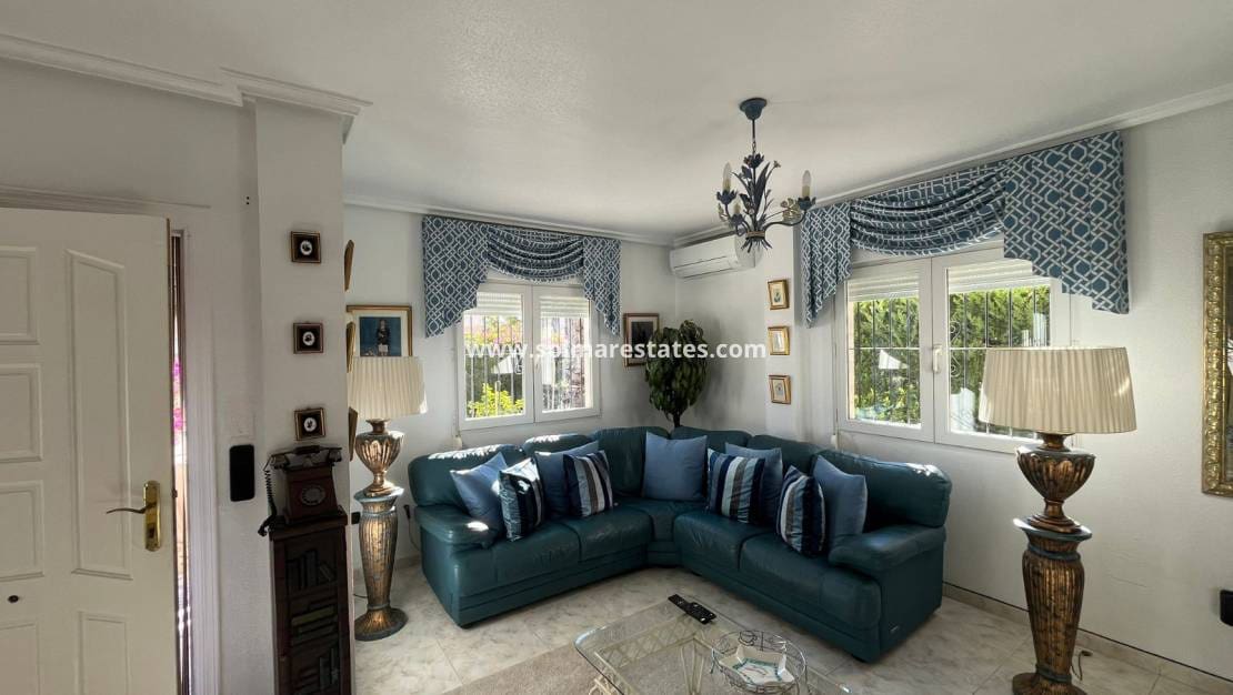 3 bedroom Villa for sale in Playa Flamenca with pool - € 389,000 (Ref: 9462794)