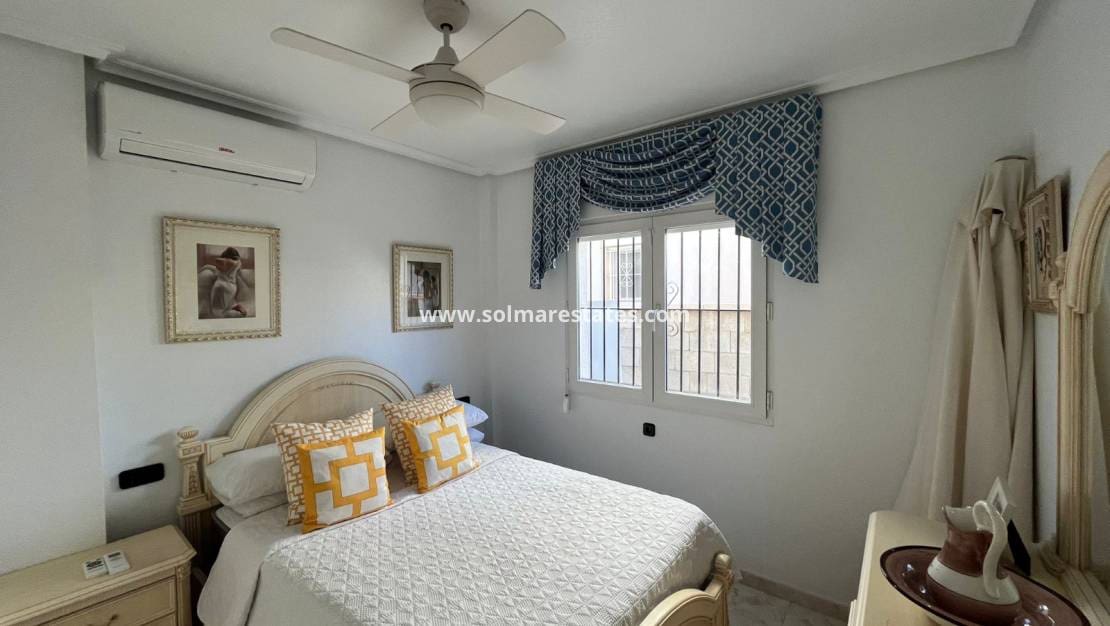 3 bedroom Villa for sale in Playa Flamenca with pool - € 389,000 (Ref: 9462794)