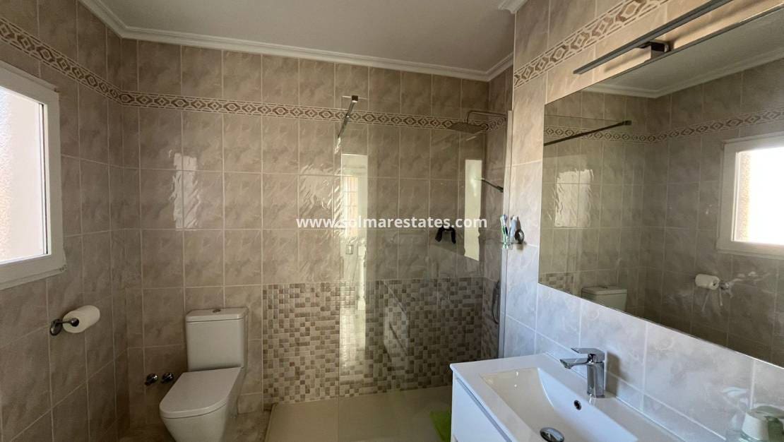 3 bedroom Villa for sale in Playa Flamenca with pool - € 389,000 (Ref: 9462794)