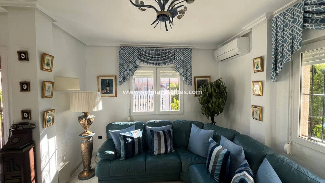 3 bedroom Villa for sale in Playa Flamenca with pool - € 389,000 (Ref: 9462794)