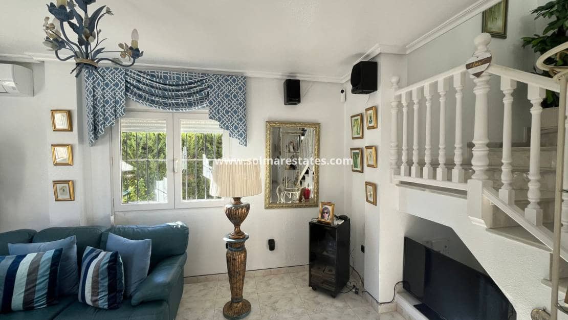 3 bedroom Villa for sale in Playa Flamenca with pool - € 389,000 (Ref: 9462794)