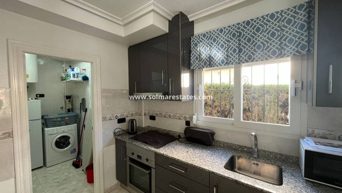 3 bedroom Villa for sale in Playa Flamenca with pool - € 389,000 (Ref: 9462794)