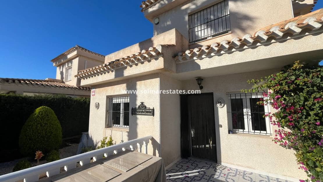 3 bedroom Villa for sale in Playa Flamenca with pool - € 389,000 (Ref: 9462794)