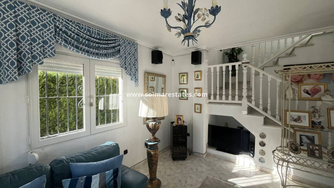 3 bedroom Villa for sale in Playa Flamenca with pool - € 389,000 (Ref: 9462794)