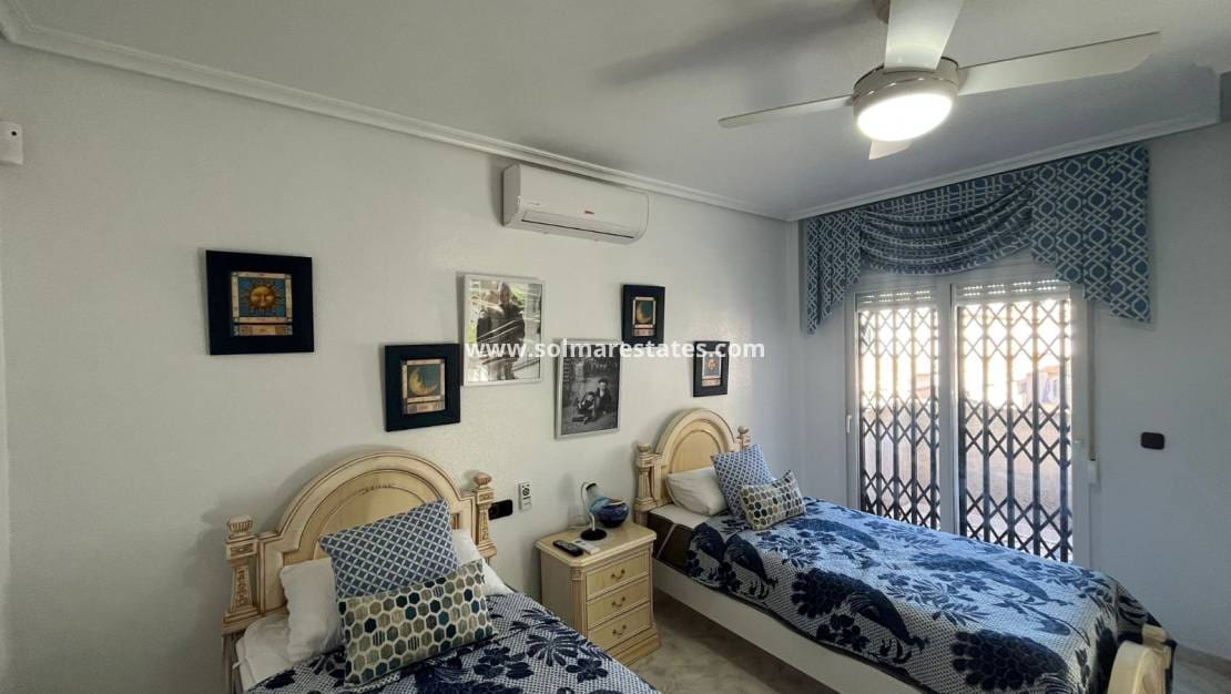 3 bedroom Villa for sale in Playa Flamenca with pool - € 389,000 (Ref: 9462794)