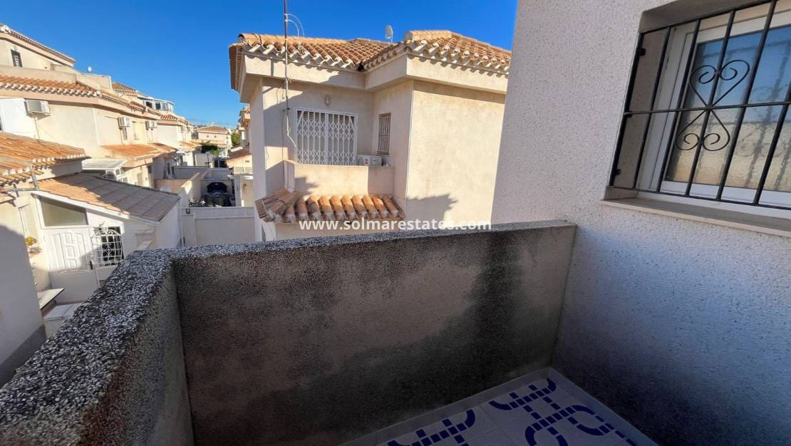 3 bedroom Villa for sale in Playa Flamenca with pool - € 389,000 (Ref: 9462794)