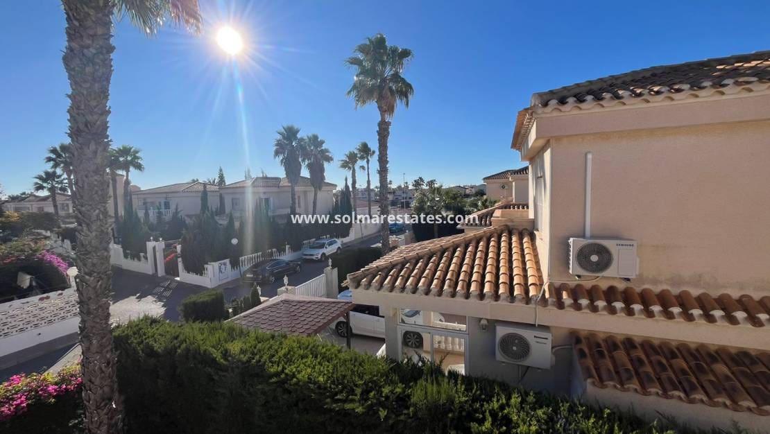 3 bedroom Villa for sale in Playa Flamenca with pool - € 389,000 (Ref: 9462794)