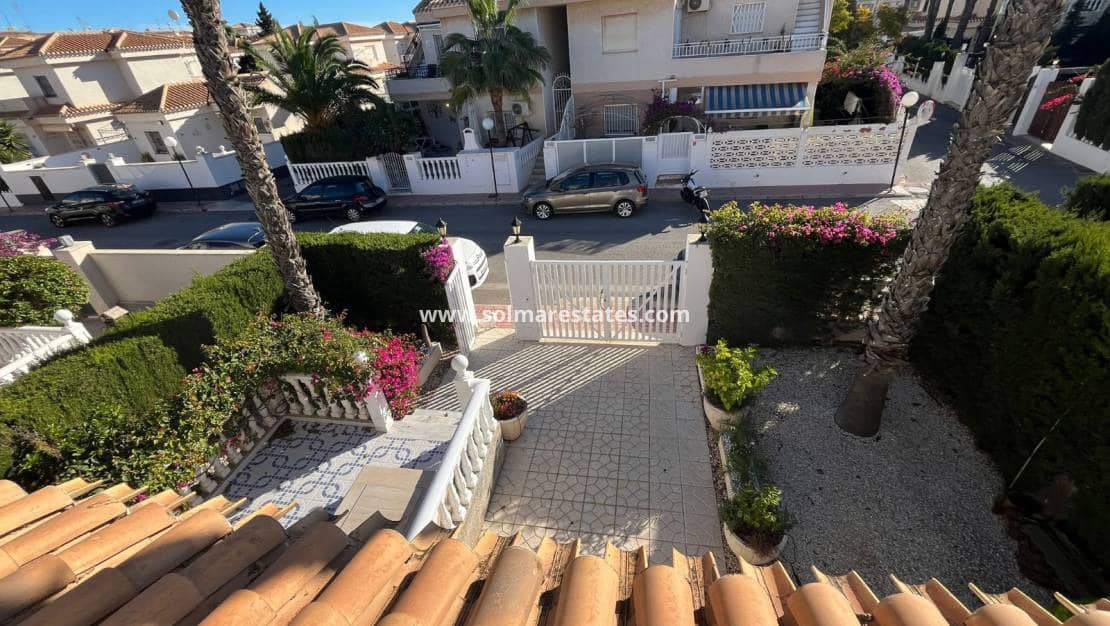 3 bedroom Villa for sale in Playa Flamenca with pool - € 389,000 (Ref: 9462794)