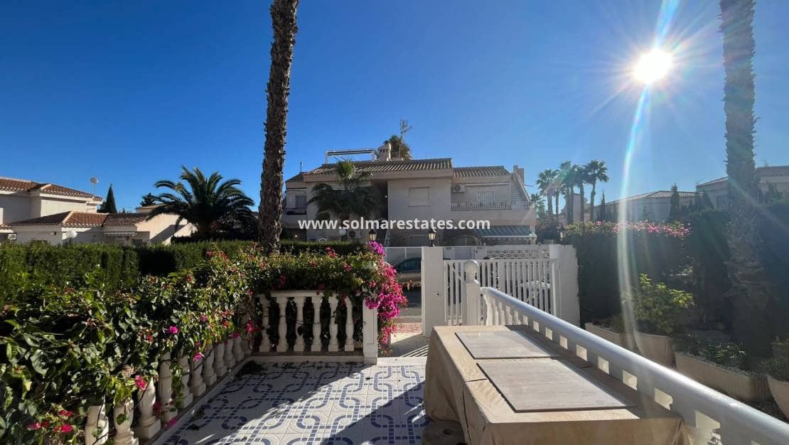 3 bedroom Villa for sale in Playa Flamenca with pool - € 389,000 (Ref: 9462794)