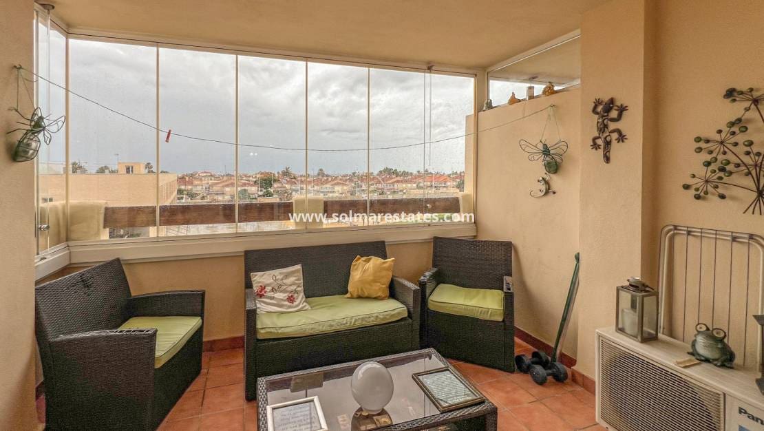 Apartamento de 2 habitaciones en Playa Flamenca en venta con piscina - 165.000 € (Ref: 9465048)