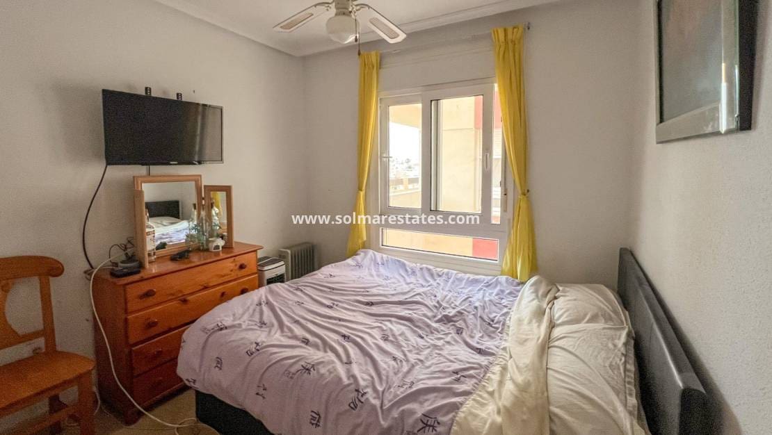 Apartamento de 2 habitaciones en Playa Flamenca en venta con piscina - 165.000 € (Ref: 9465048)