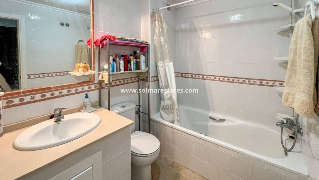 Apartamento de 2 habitaciones en Playa Flamenca en venta con piscina - 165.000 € (Ref: 9465048)