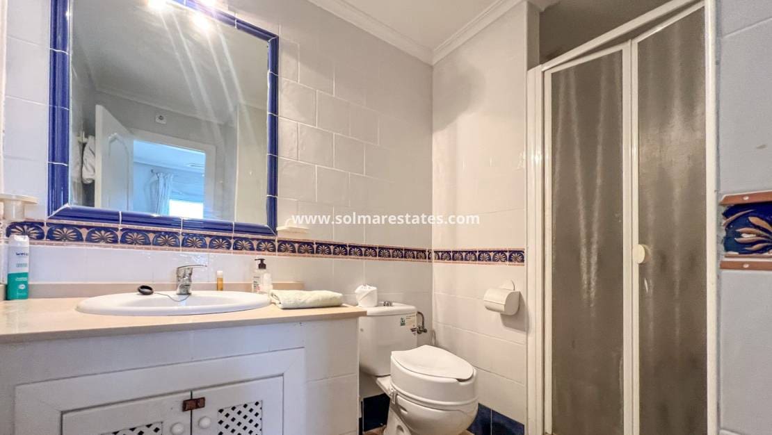 Apartamento de 2 habitaciones en Playa Flamenca en venta con piscina - 165.000 € (Ref: 9465048)