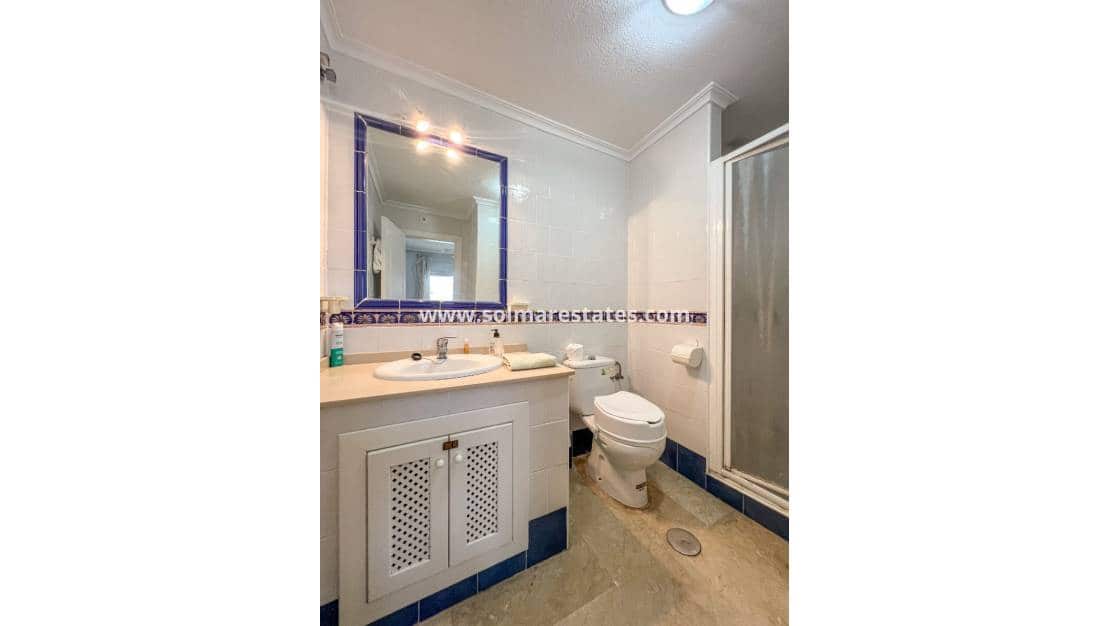 Apartamento de 2 habitaciones en Playa Flamenca en venta con piscina - 165.000 € (Ref: 9465048)