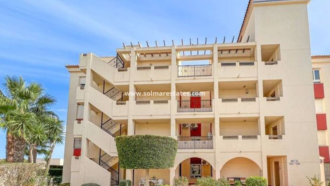 Apartamento de 2 habitaciones en Playa Flamenca en venta con piscina - 165.000 € (Ref: 9465048)