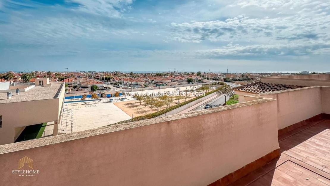 Apartamento de 2 habitaciones en Playa Flamenca en venta con piscina - 165.000 € (Ref: 9465048)