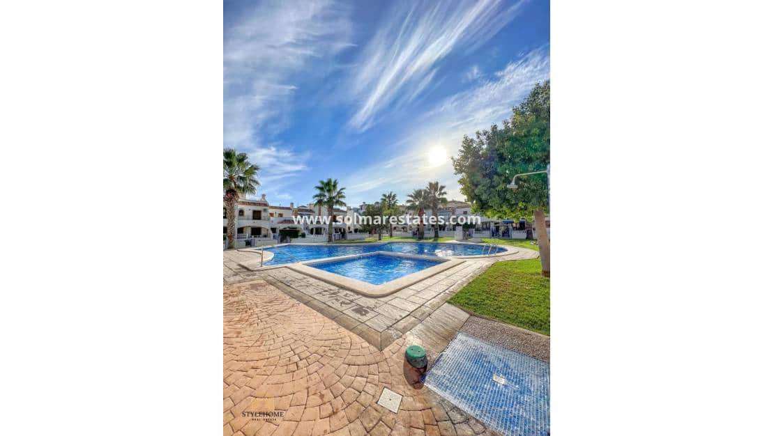 Apartamento de 2 habitaciones en Playa Flamenca en venta con piscina - 165.000 € (Ref: 9465048)