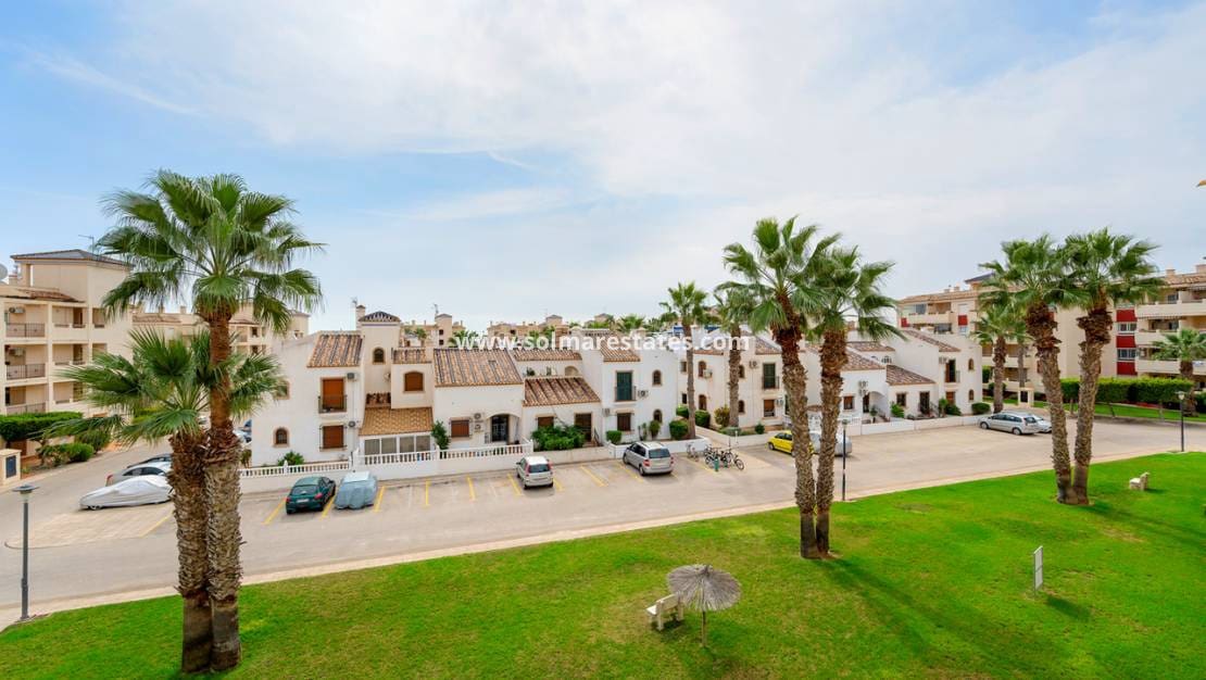 Apartamento de 2 habitaciones en Playa Flamenca en venta con piscina - 165.000 € (Ref: 9465048)