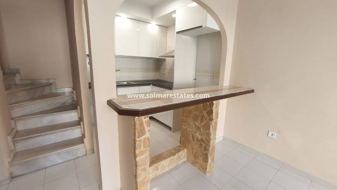 3 makuuhuone Omakotitalo myytävänä paikassa Los Balcones mukana uima-altaan - 149 000 € (Ref: 9465922)