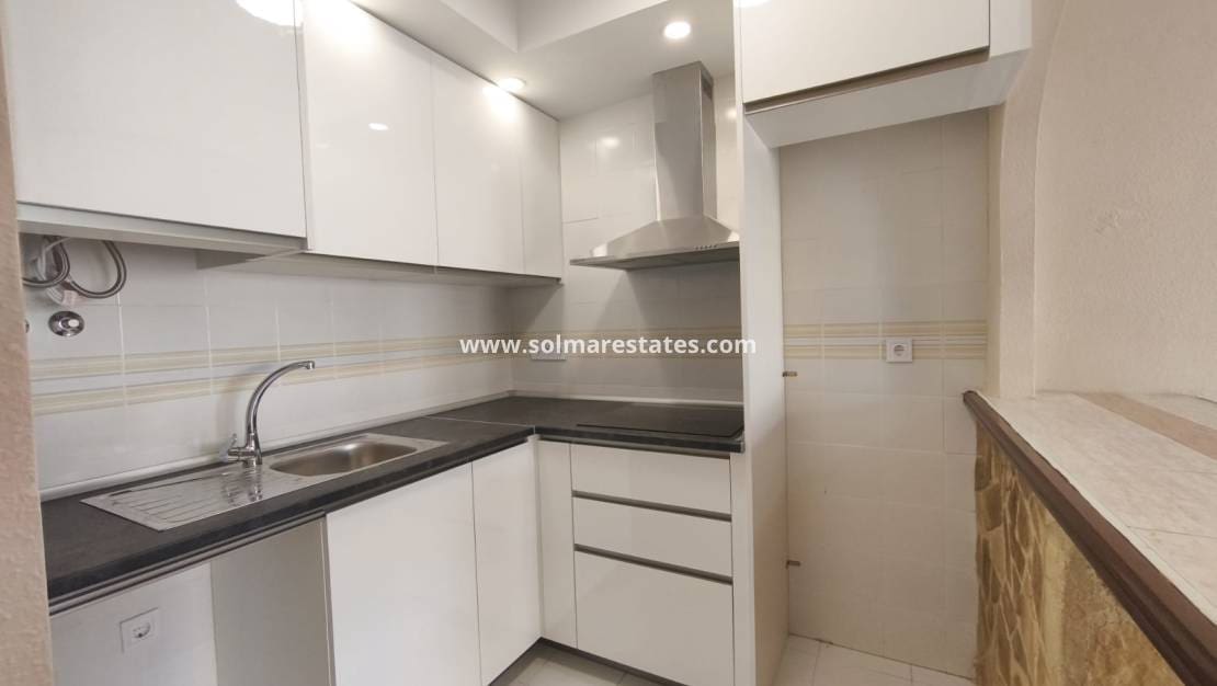 3 makuuhuone Omakotitalo myytävänä paikassa Los Balcones mukana uima-altaan - 149 000 € (Ref: 9465922)