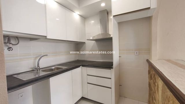 3 makuuhuone Omakotitalo myytävänä paikassa Los Balcones mukana uima-altaan - 149 000 € (Ref: 9465922)