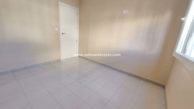 3 makuuhuone Omakotitalo myytävänä paikassa Los Balcones mukana uima-altaan - 149 000 € (Ref: 9465922)