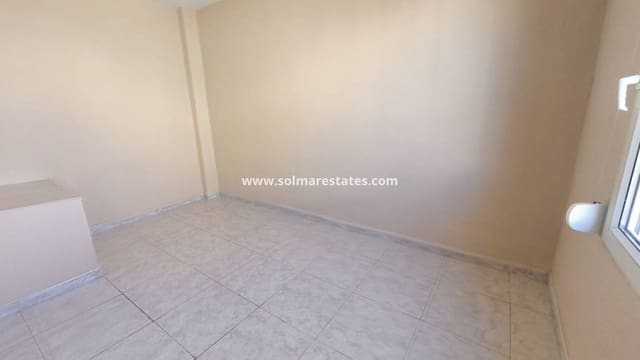 3 makuuhuone Omakotitalo myytävänä paikassa Los Balcones mukana uima-altaan - 149 000 € (Ref: 9465922)