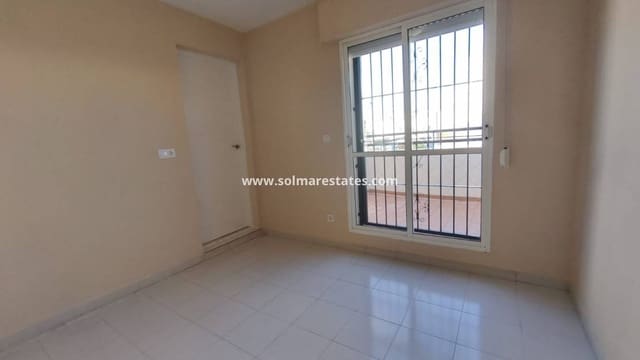 3 makuuhuone Omakotitalo myytävänä paikassa Los Balcones mukana uima-altaan - 149 000 € (Ref: 9465922)