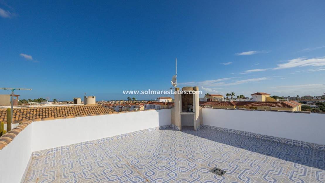 2 Zimmer Apartment zu verkaufen in Cabo Roig mit Pool - 145.000 € (Ref: 9469903)