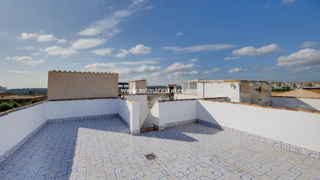 2 Zimmer Apartment zu verkaufen in Cabo Roig mit Pool - 145.000 € (Ref: 9469903)