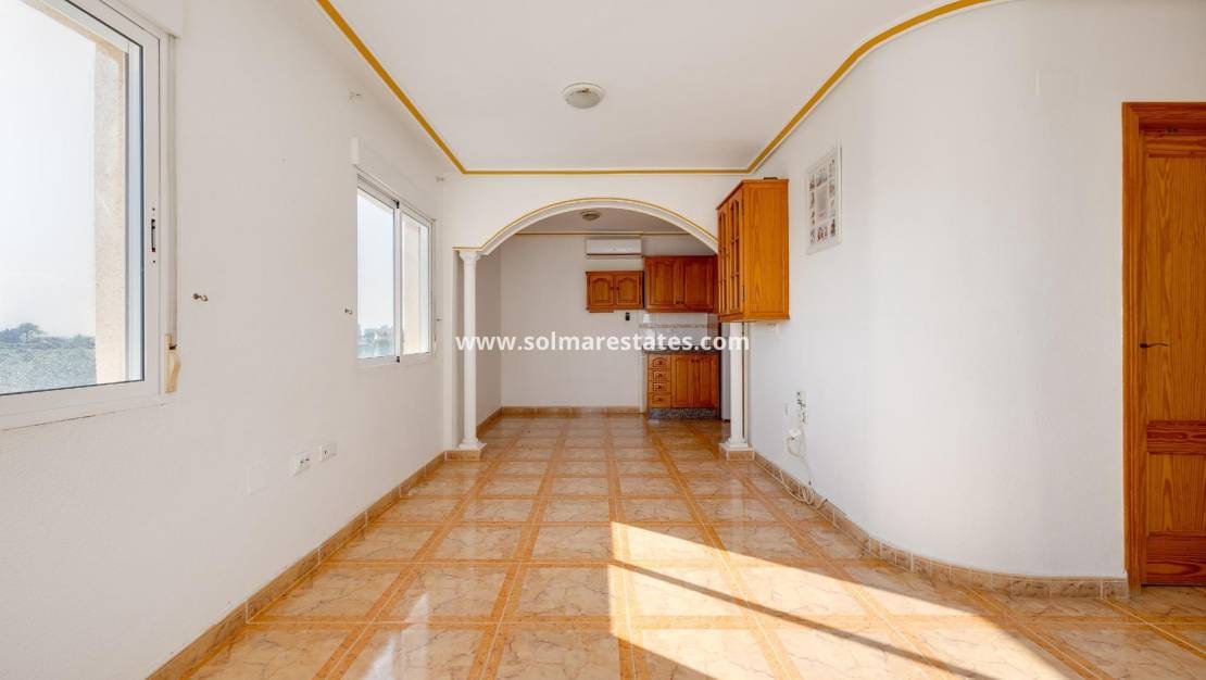 2 Zimmer Apartment zu verkaufen in Cabo Roig mit Pool - 145.000 € (Ref: 9469903)