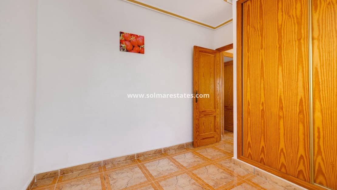 2 Zimmer Apartment zu verkaufen in Cabo Roig mit Pool - 145.000 € (Ref: 9469903)