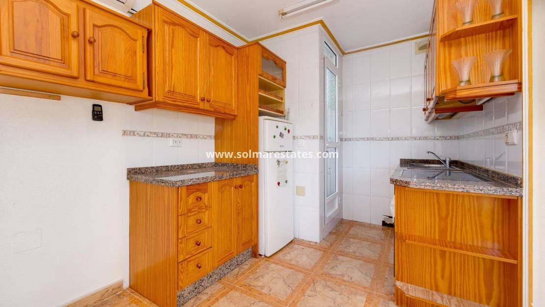 2 Zimmer Apartment zu verkaufen in Cabo Roig mit Pool - 145.000 € (Ref: 9469903)