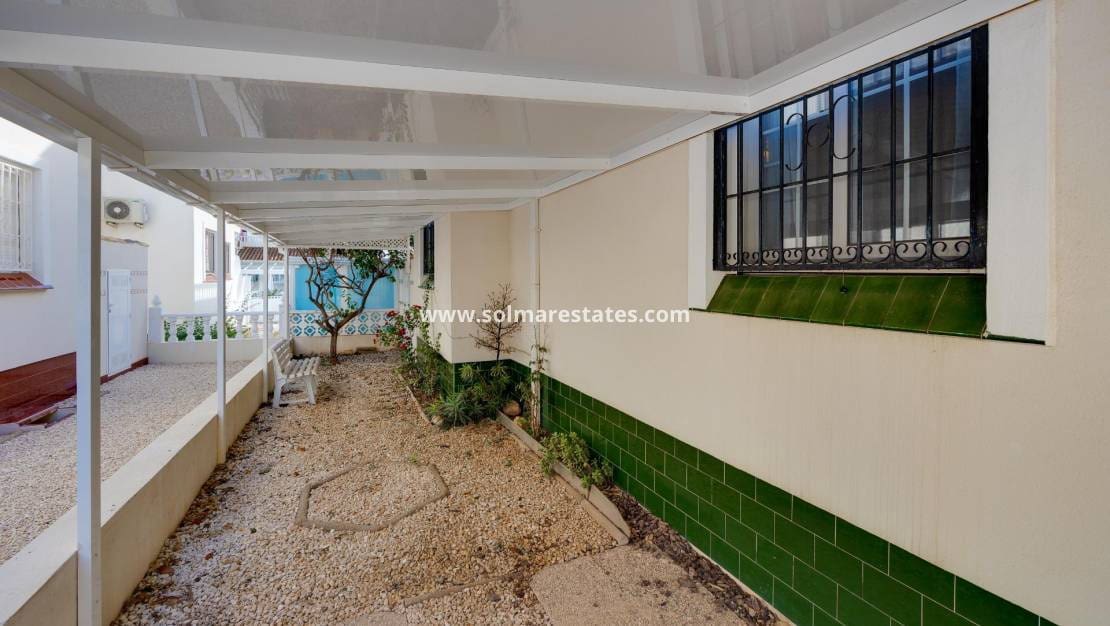 3 chambre Maison de Ville à vendre à Playa Flamenca avec piscine - 239 500 € (Ref: 9469906)