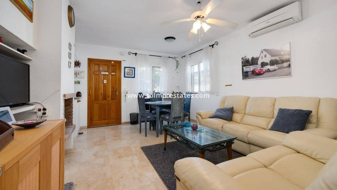 3 chambre Maison de Ville à vendre à Playa Flamenca avec piscine - 239 500 € (Ref: 9469906)