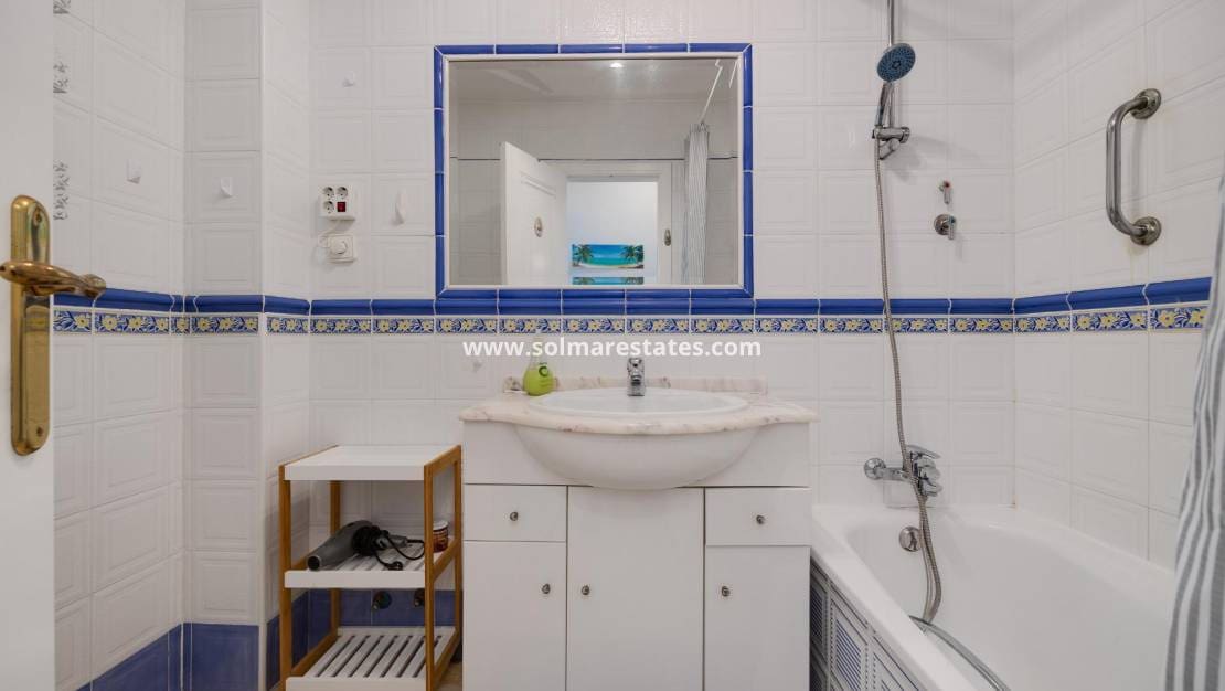 3 chambre Maison de Ville à vendre à Playa Flamenca avec piscine - 239 500 € (Ref: 9469906)