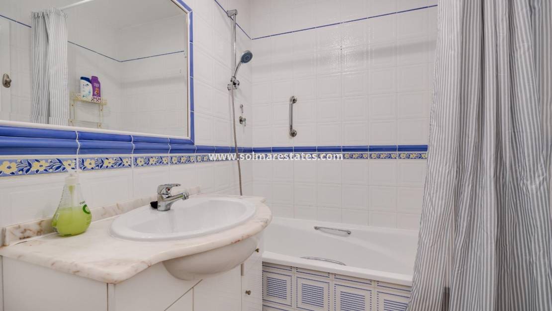 3 chambre Maison de Ville à vendre à Playa Flamenca avec piscine - 239 500 € (Ref: 9469906)