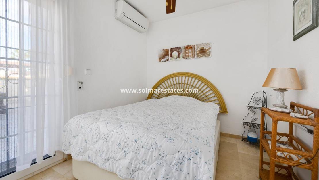 3 chambre Maison de Ville à vendre à Playa Flamenca avec piscine - 239 500 € (Ref: 9469906)